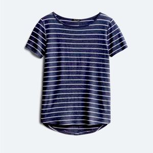 Daisee button back detail knit tee